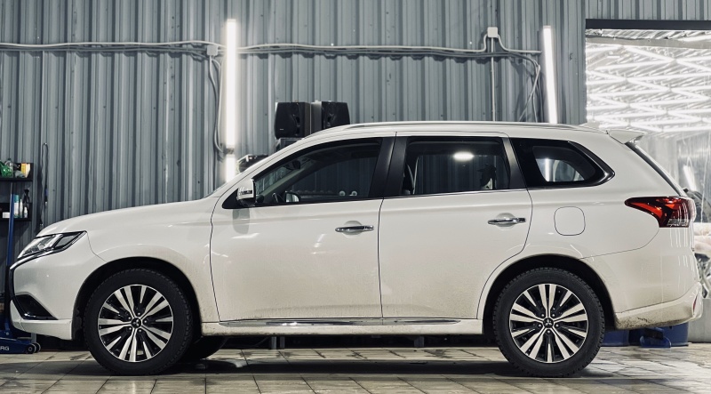 Шумоизоляция Mitsubishi Outlander